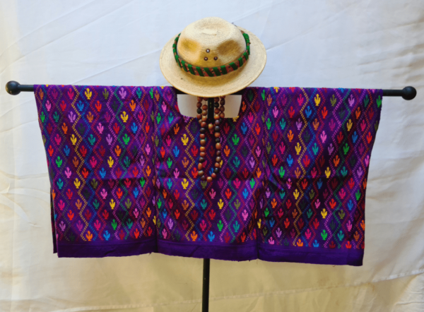 Huipil en zigzag fondo morado - Image 2